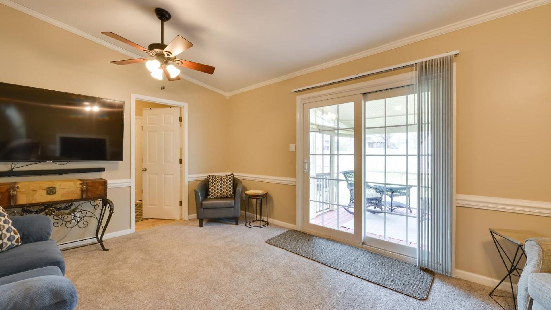 Holiday home Cozy W/ Fenced Yard < 1 Mi Downtown Matthews!