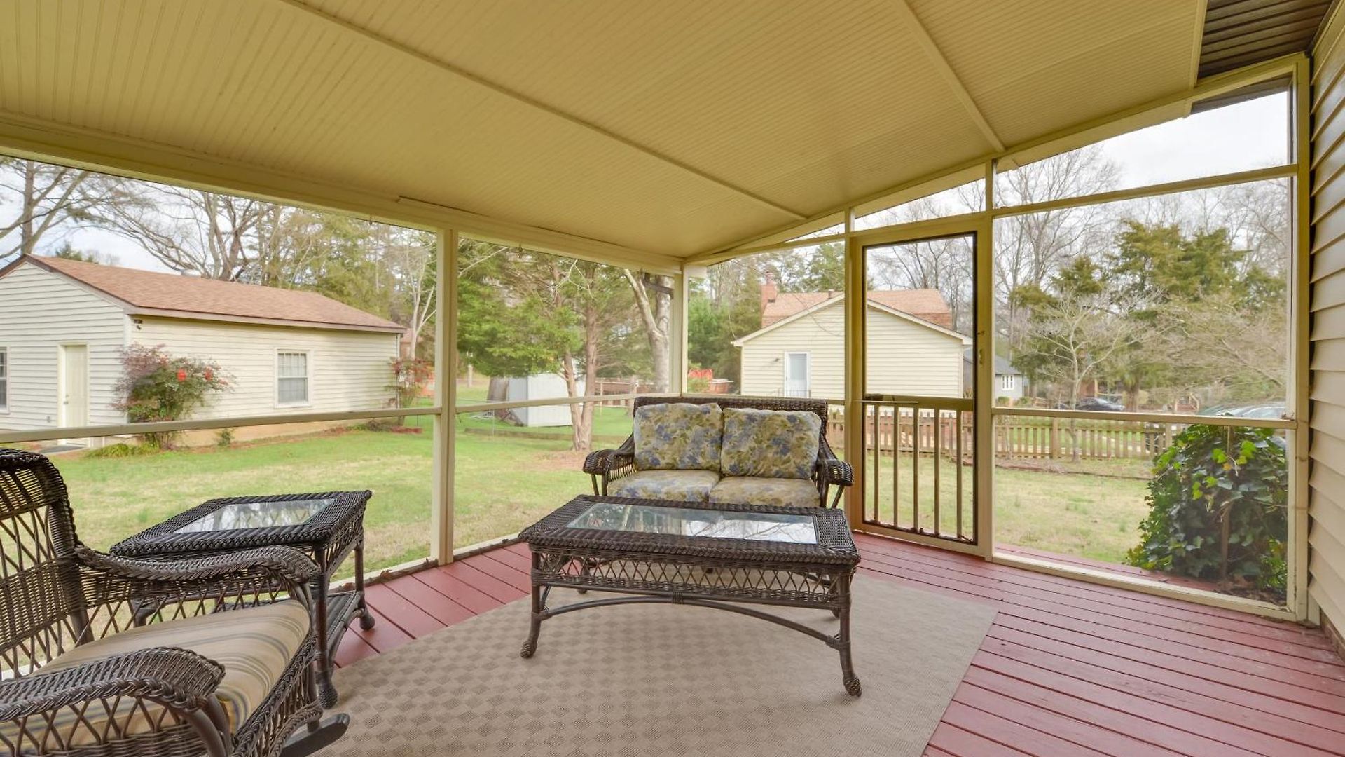 Cozy W/ Fenced Yard < 1 Mi Downtown Matthews! Holiday home Charlotte