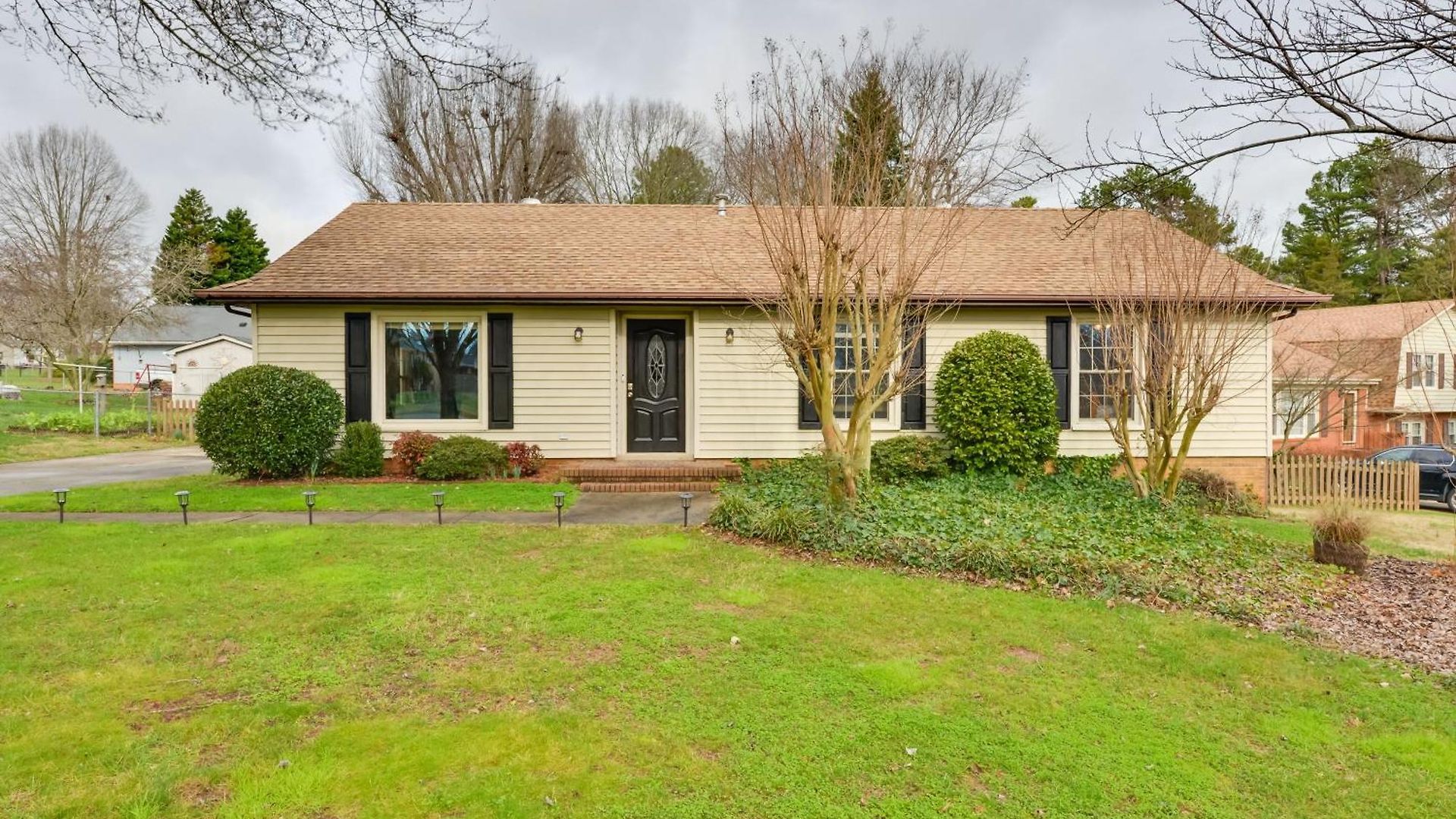 Cozy W/ Fenced Yard < 1 Mi Downtown Matthews! Charlotte