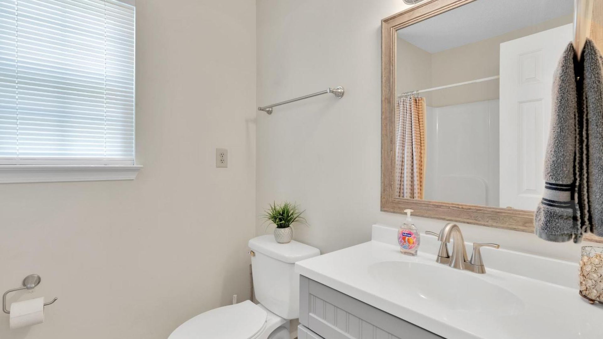 Holiday home Pet-friendly 3br - Near Hospitals - Bbq - Deck Charlotte