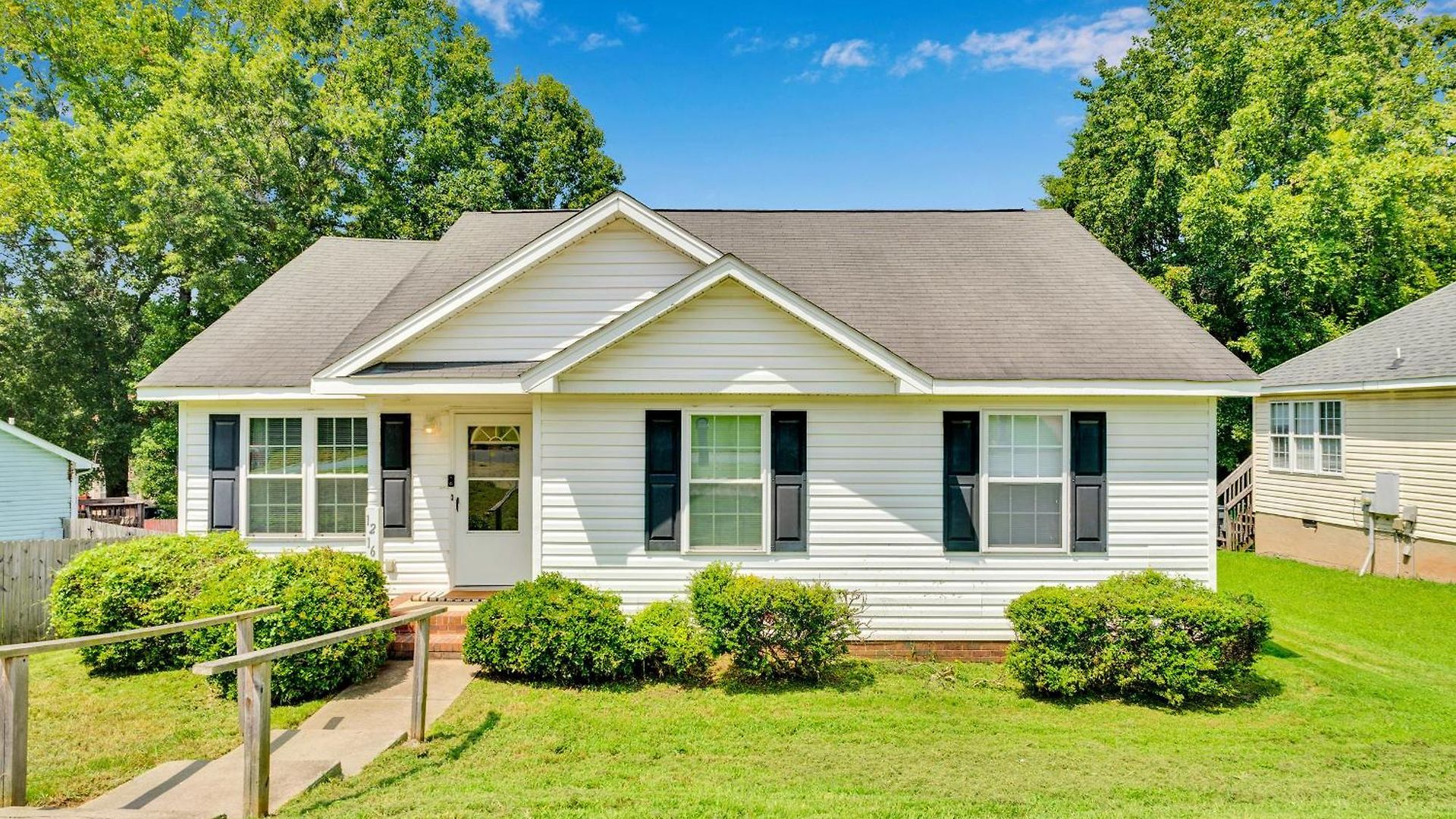 Pet-friendly 3br - Near Hospitals - Bbq - Deck Holiday home Charlotte
