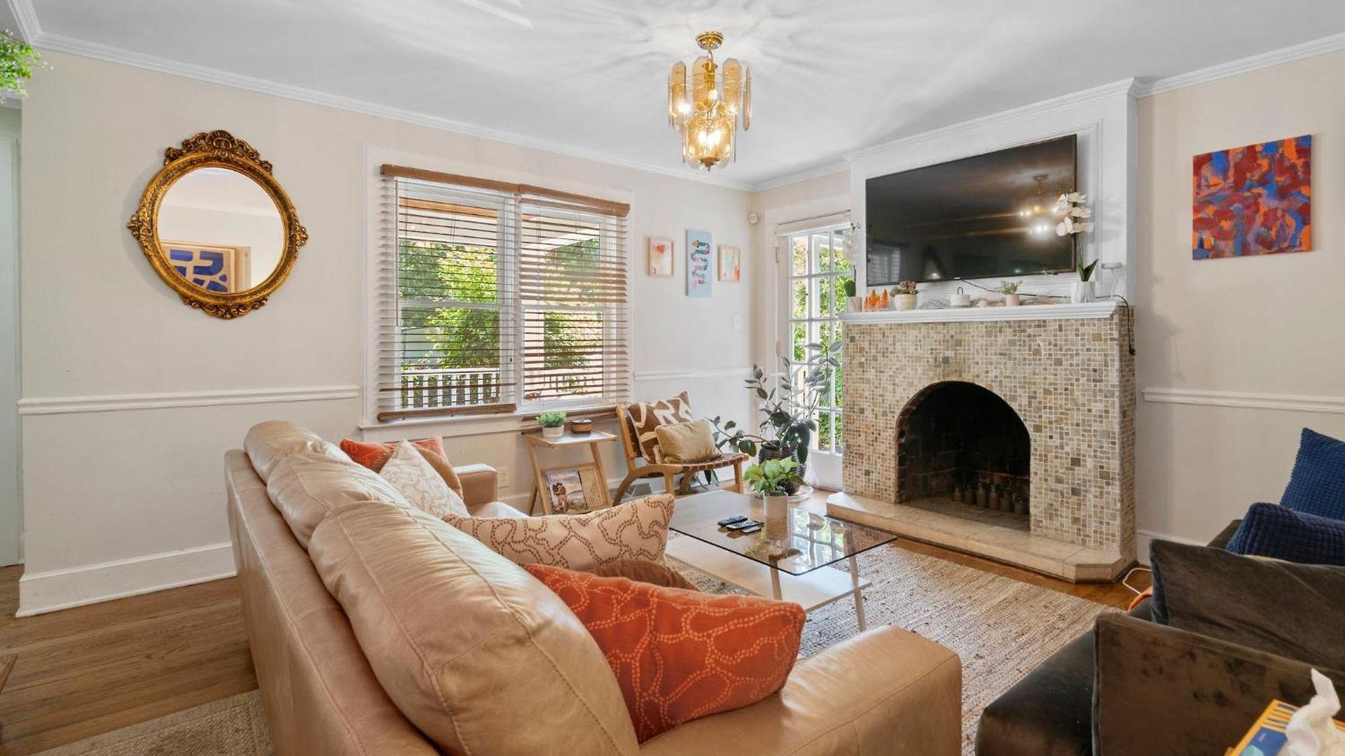 Walking Distance To Restaurants Bars And Breweries Holiday home