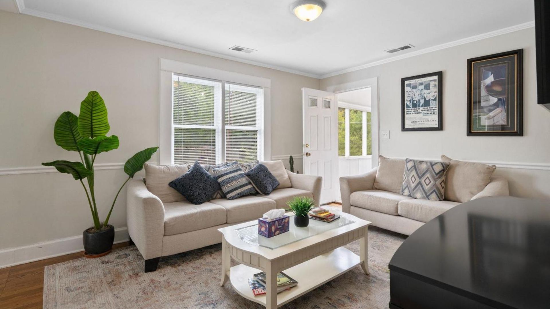 Walking Distance To Restaurants Bars And Breweries Holiday home *