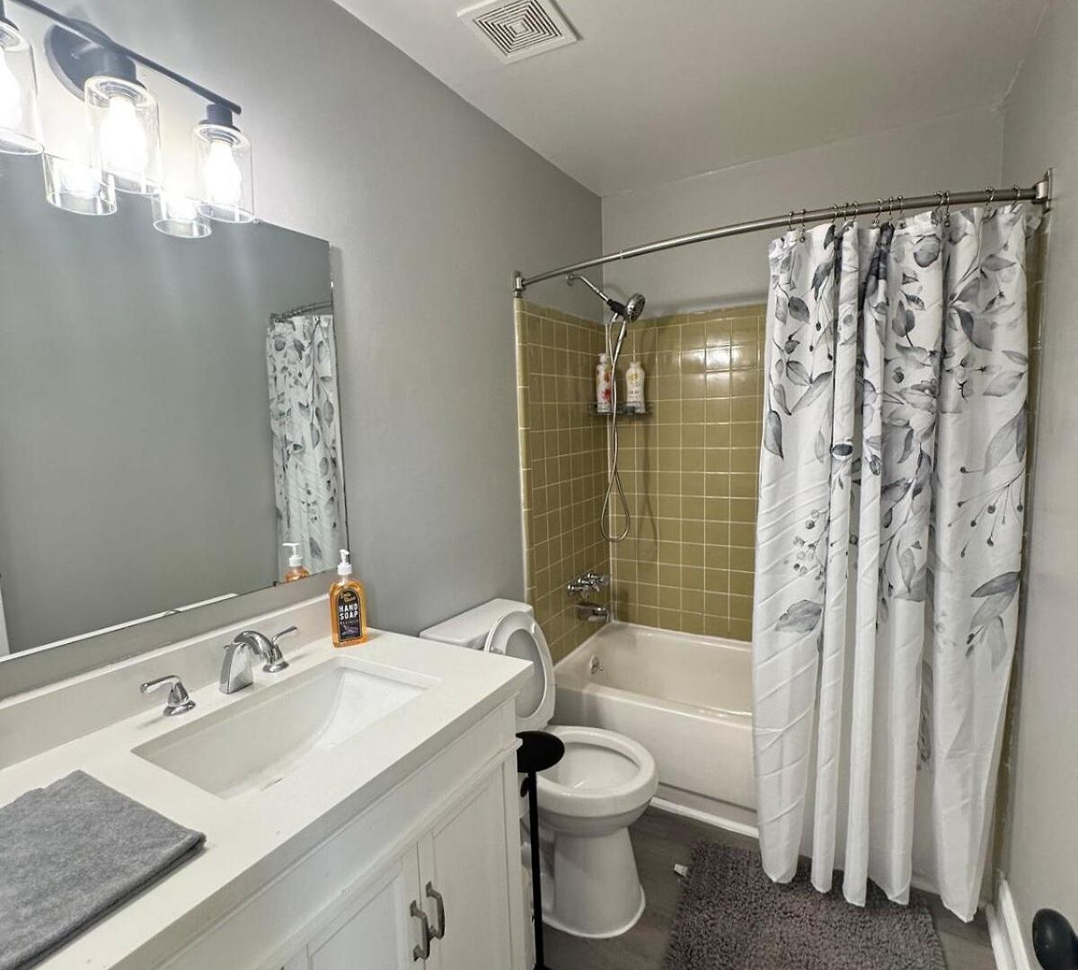3 Bedroom Town Apartment *