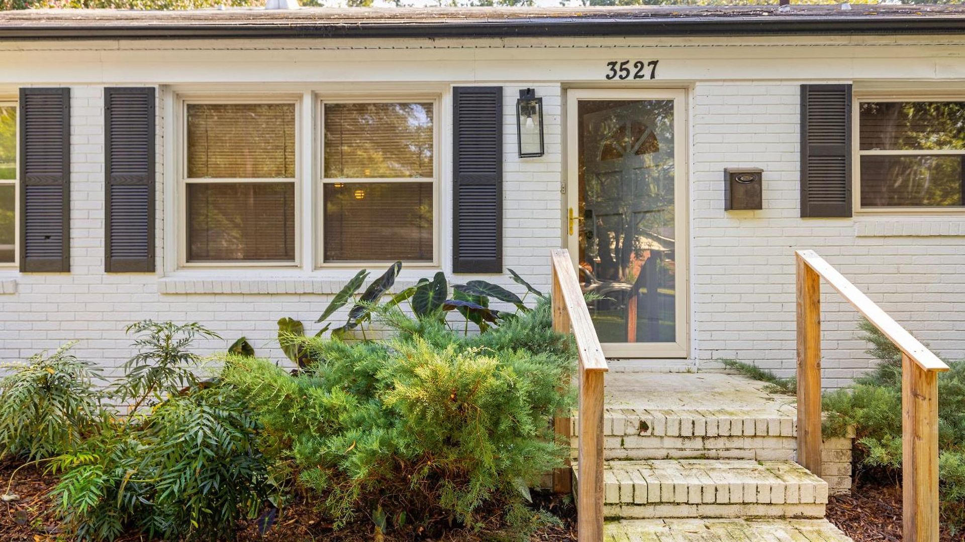 Trendy Bohemian Bungalow, Close To Uptown, Plaza & Noda Holiday home
