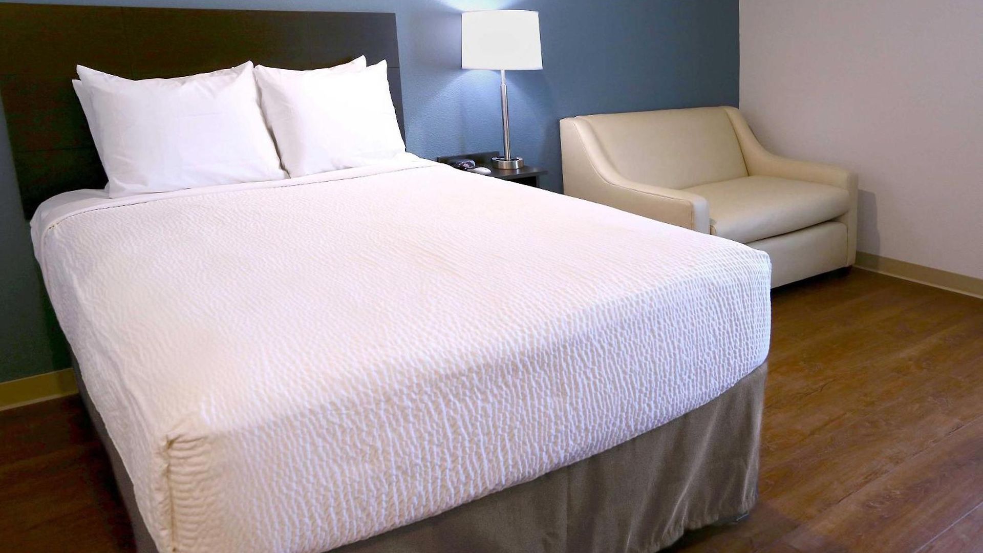 Hotel Woodspring Airport