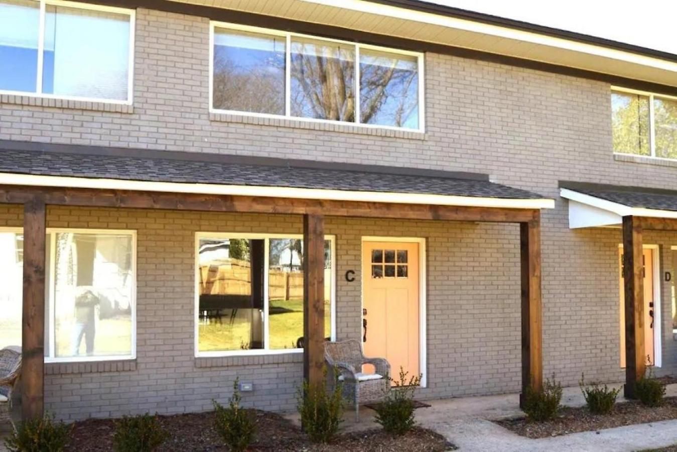 Chic 2br Townhouse With Smart Tv Close To Apartment