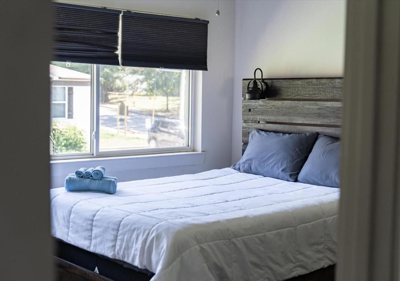 Sleek 2br Townhouse, Stones Throw To Uptown Apartment