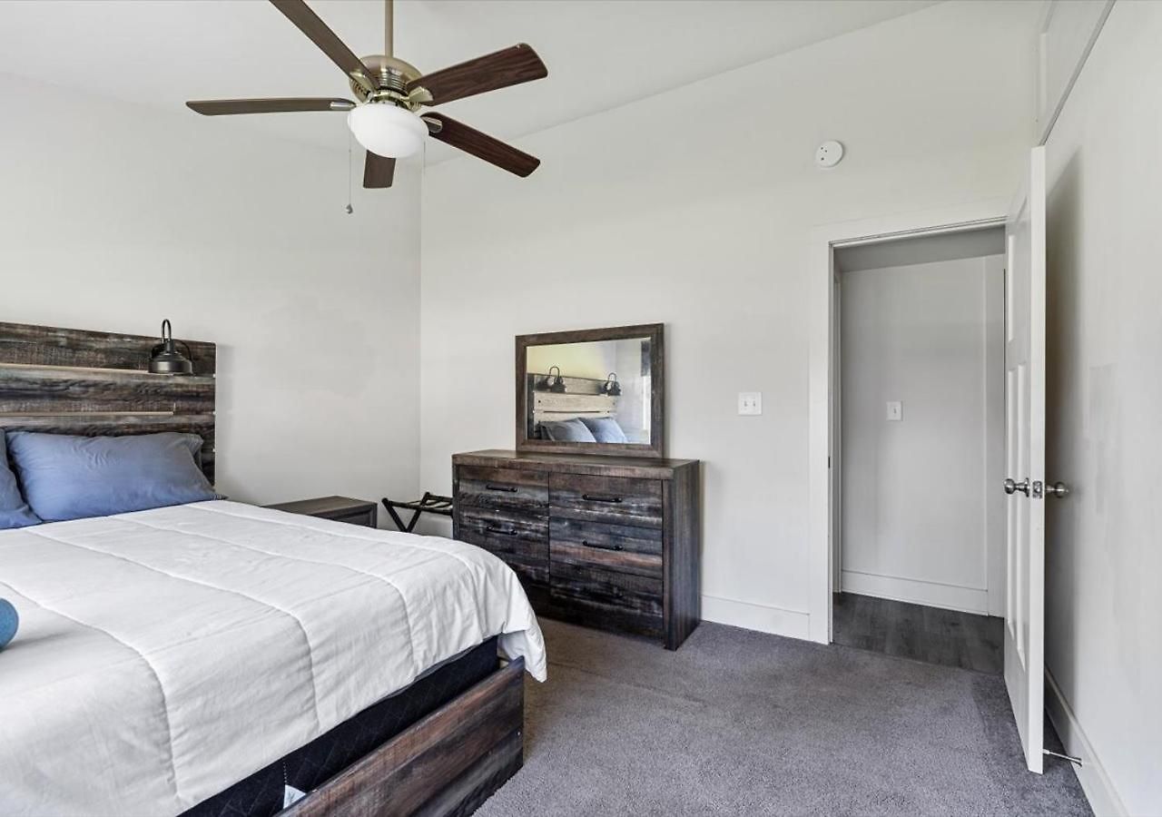 Apartment Sleek 2br Townhouse, Stones Throw To Uptown Charlotte