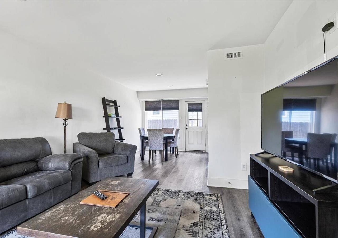 Apartment Sleek 2br Townhouse, Stones Throw To Uptown Charlotte
