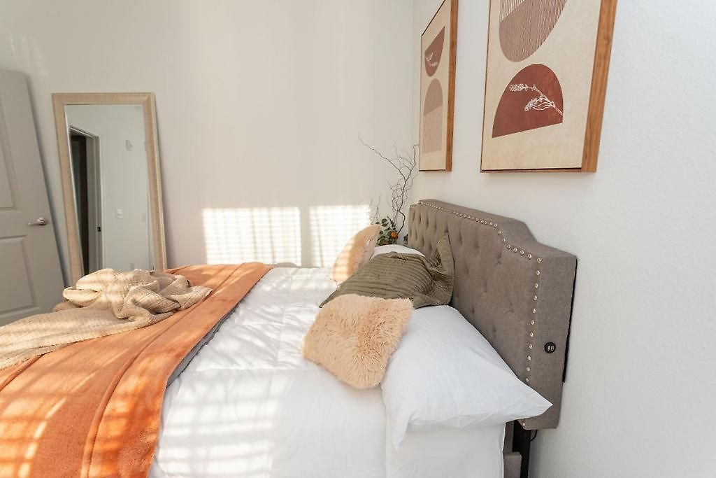 Apartment Beautiful In Concord With Swimming Pool And Gymn