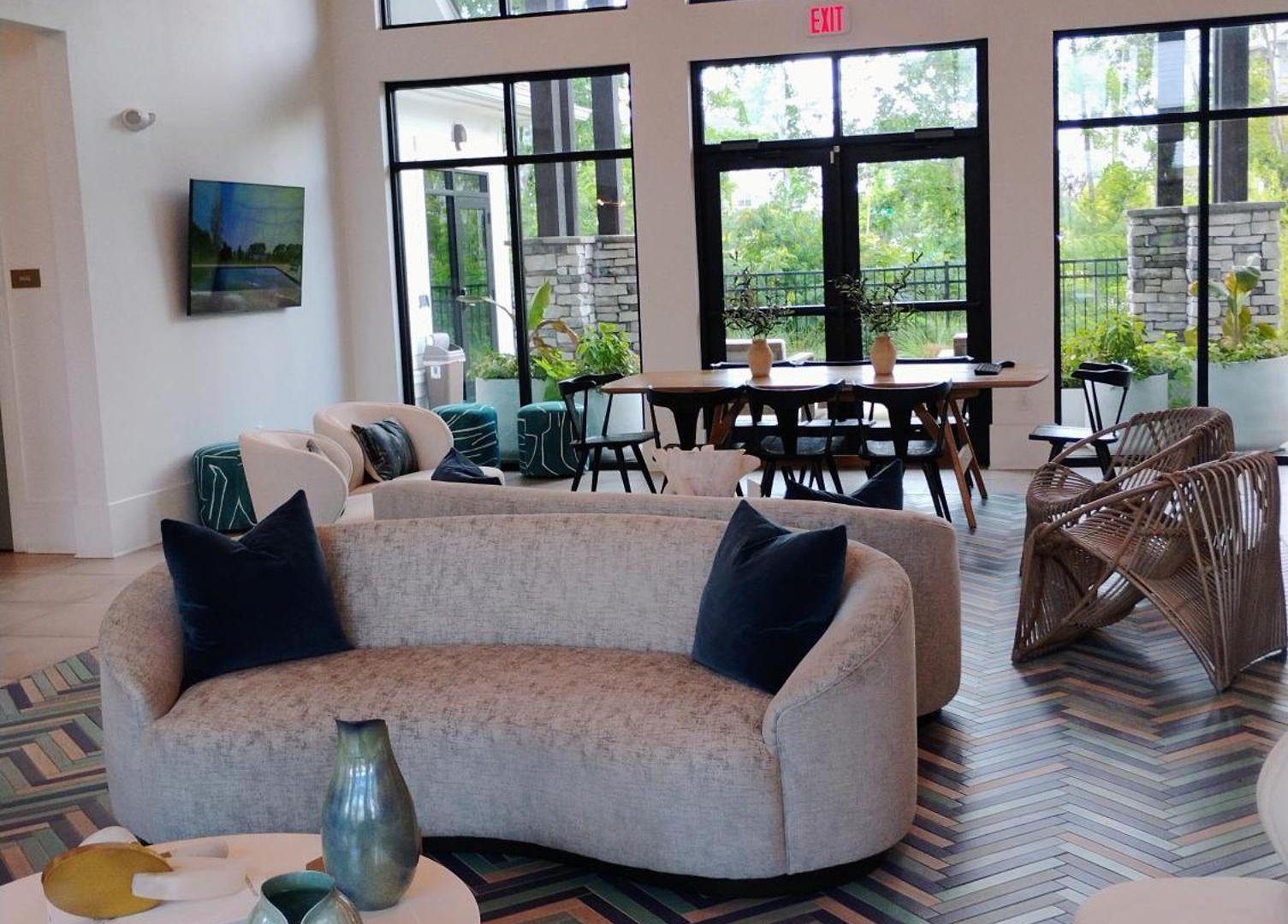 Apartment Beautiful In Concord With Swimming Pool And Gymn