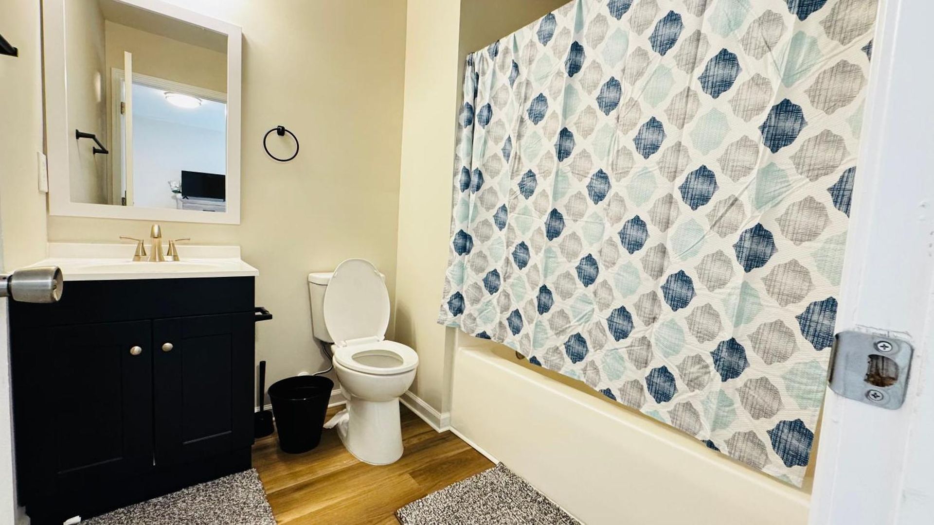 Vacay Escape, Private In With Shared Common Spaces Homestay *