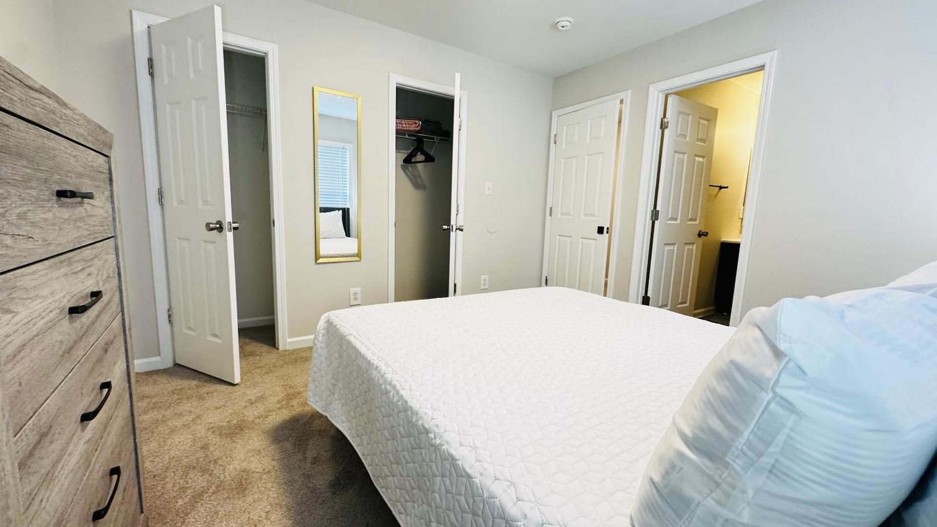 Vacay Escape, Private In With Shared Common Spaces * Charlotte