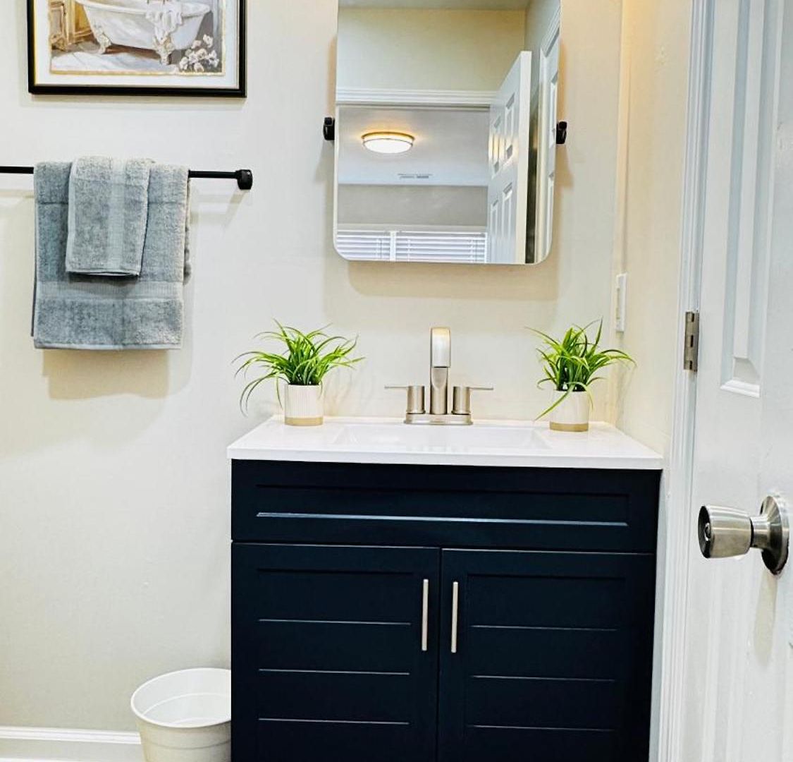 Homestay Vacay Escape, Private In With Shared Common Spaces Charlotte