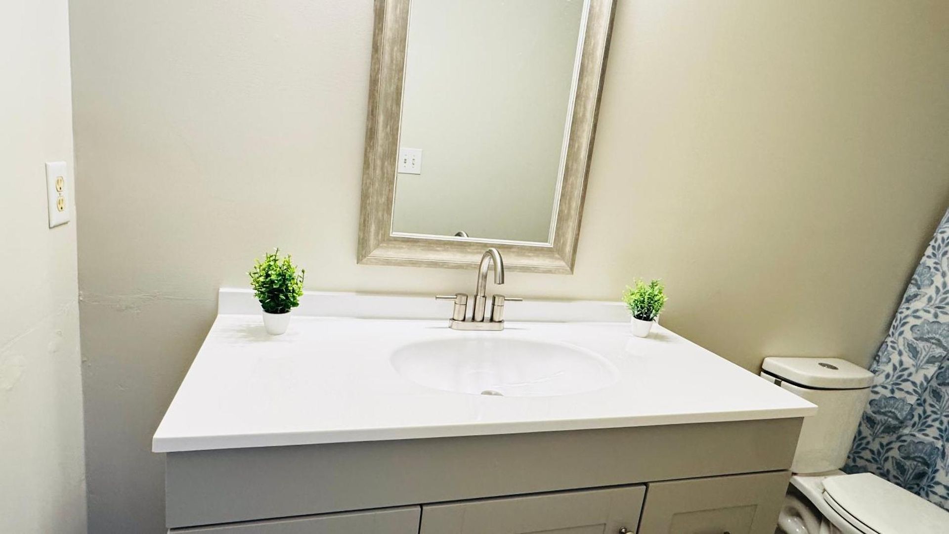 Vacay Escape, Private In With Shared Common Spaces