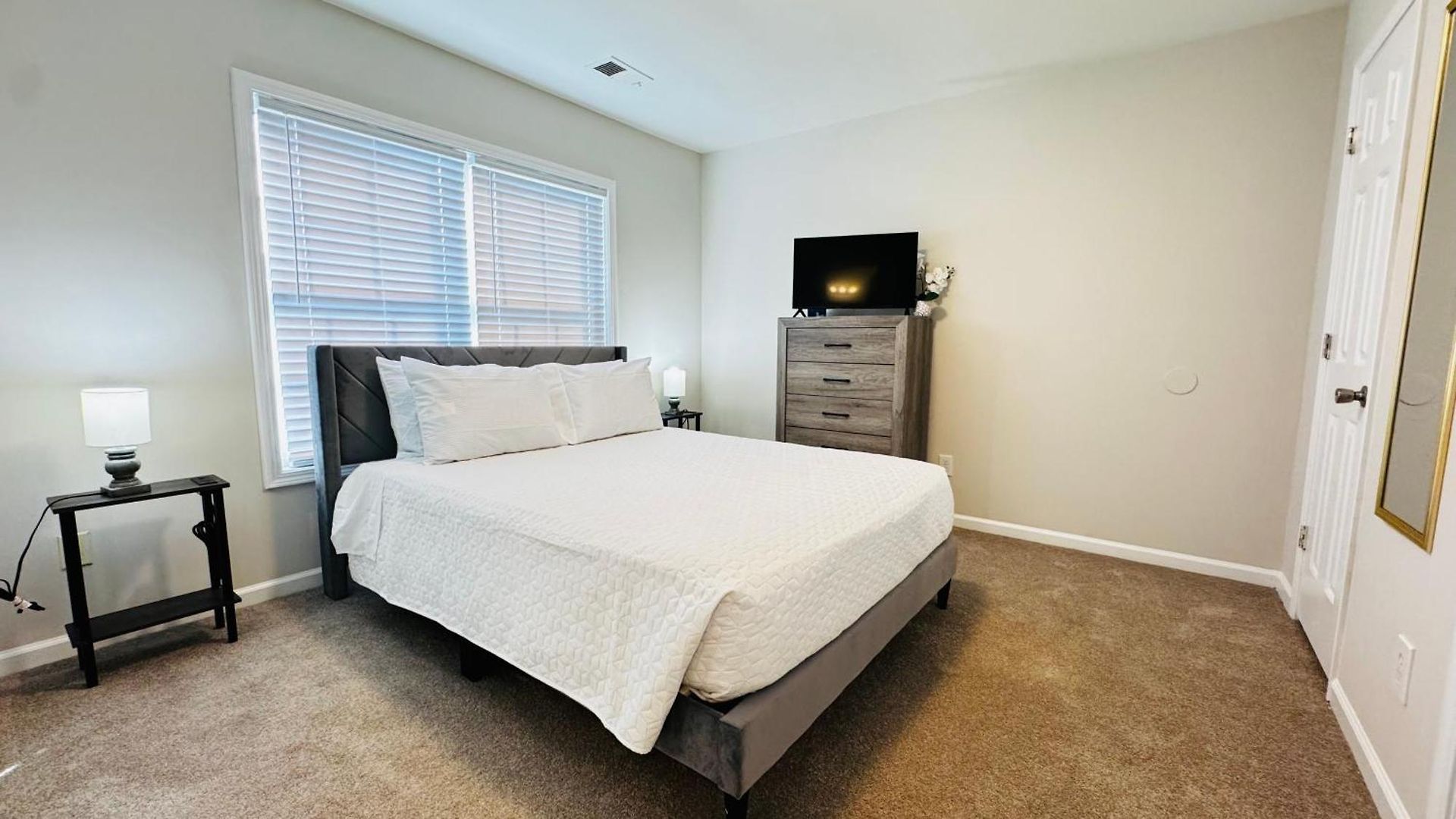 Vacay Escape, Private In With Shared Common Spaces * Charlotte