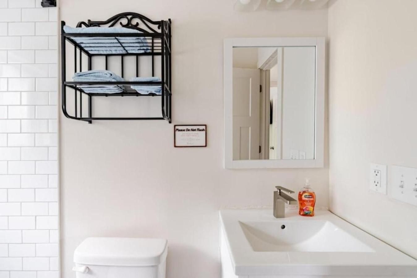 Chic 2br Townhouse With Smart Tv Close To *