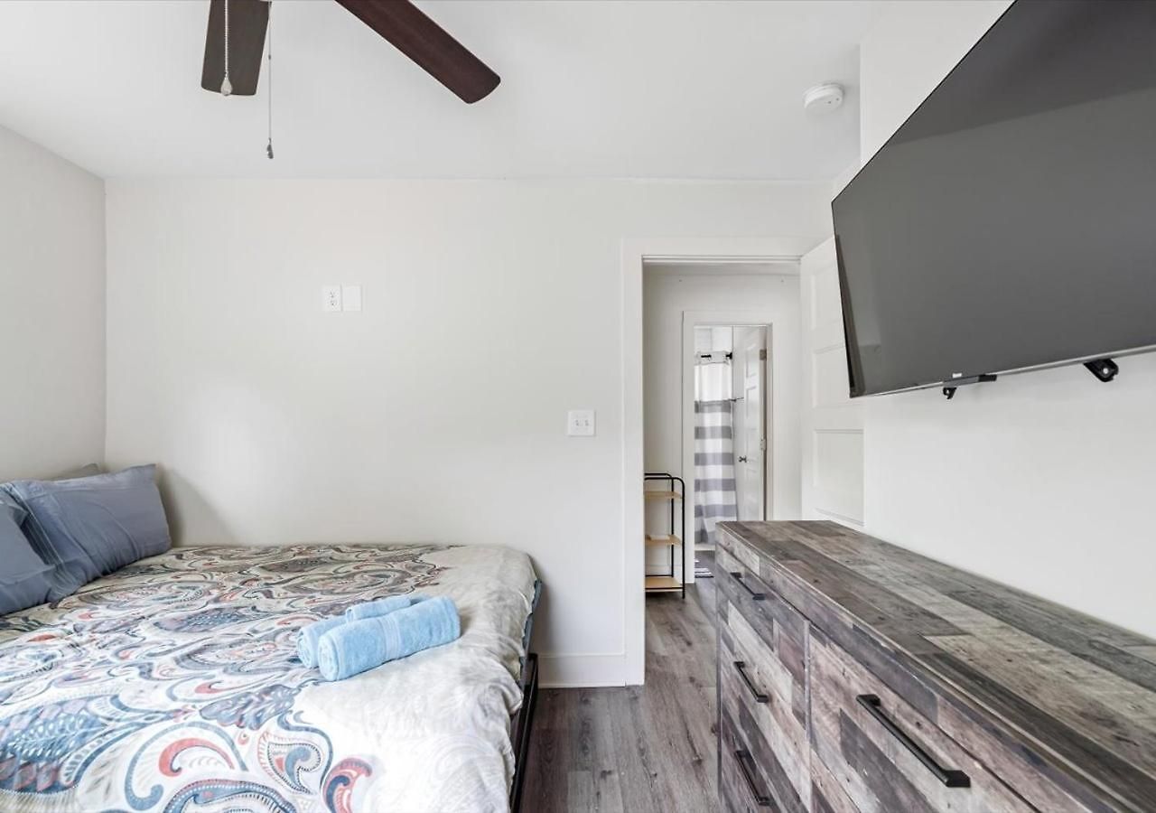 Uptown Nest By Stadium, Convention Center & Arena Apartment