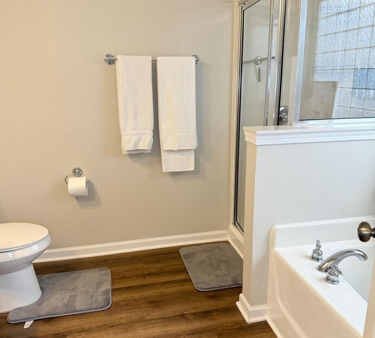 Queen Family-friendly Entire House, Holiday home Charlotte