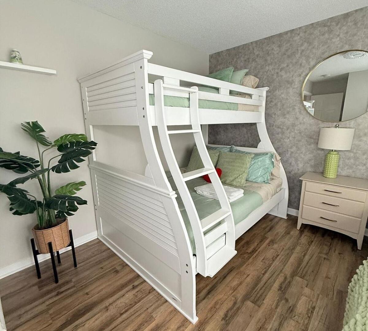Queen Family-friendly Entire House, Holiday home *