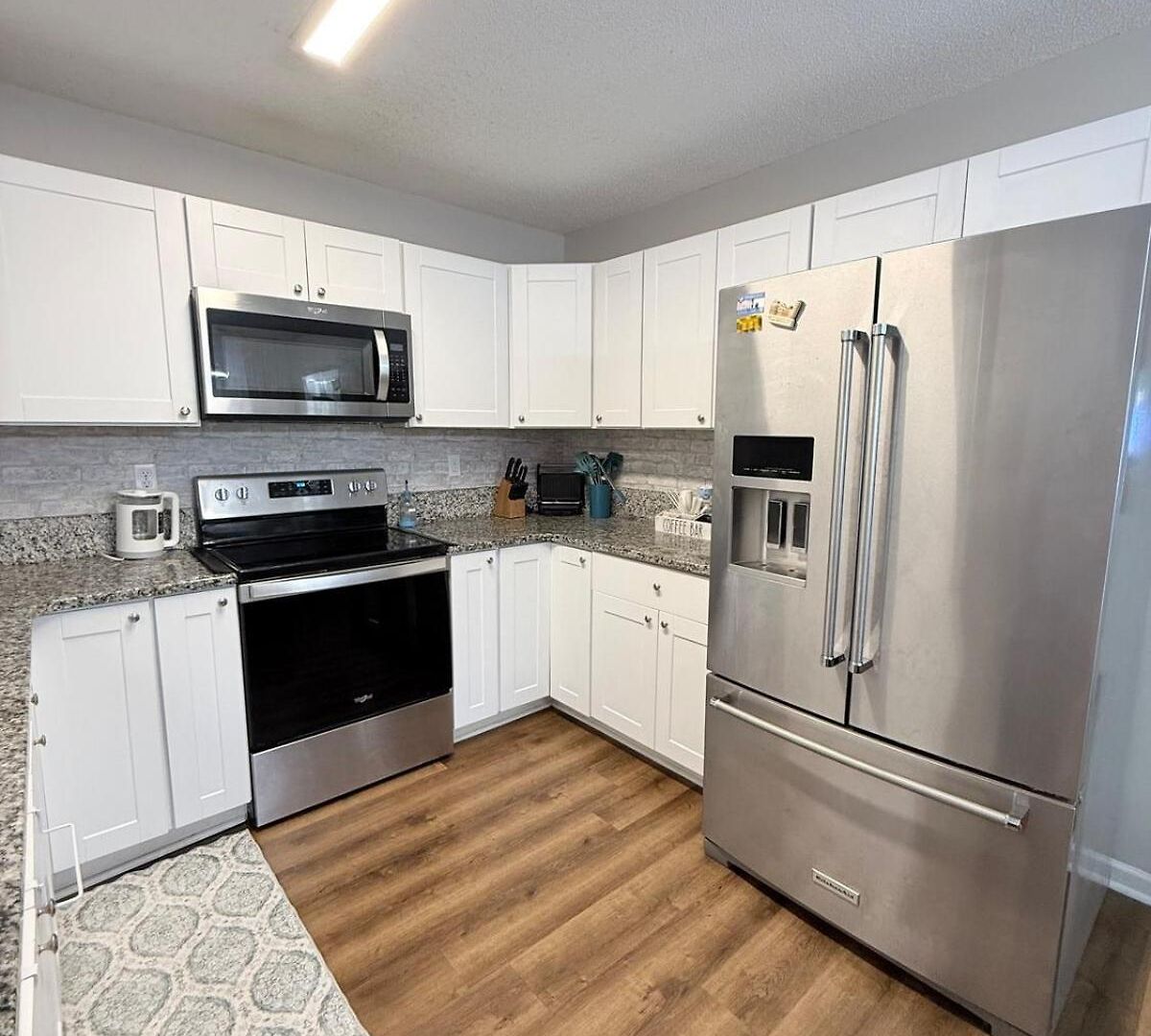 Queen Family-friendly Entire House, Holiday home Charlotte