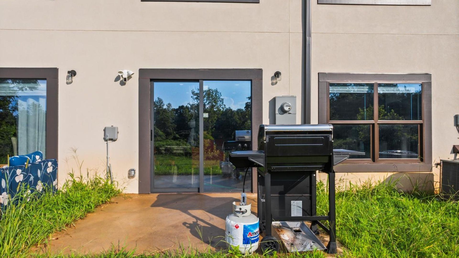 Pet Friendly 3br House In