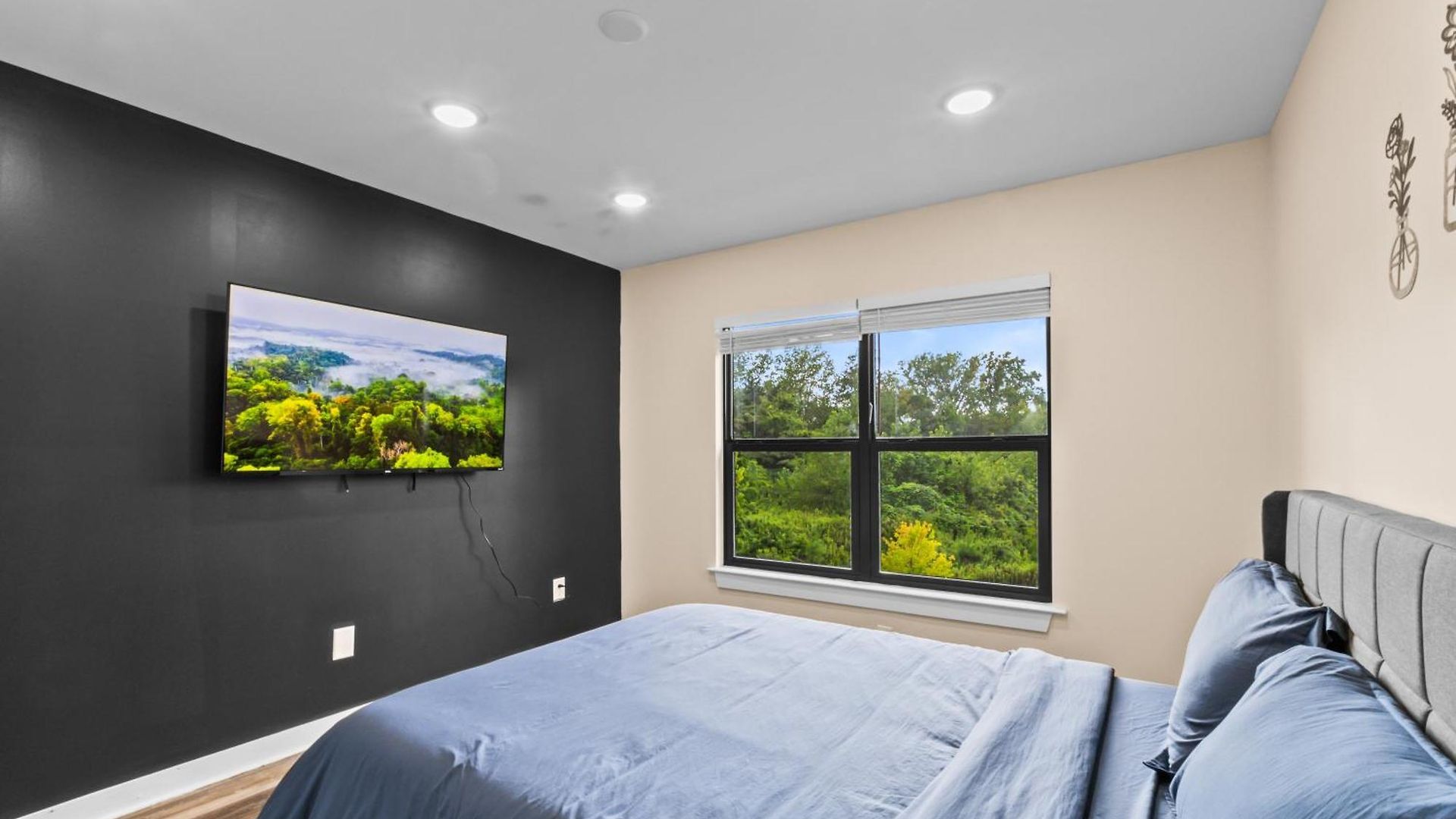 Pet Friendly 3br House In