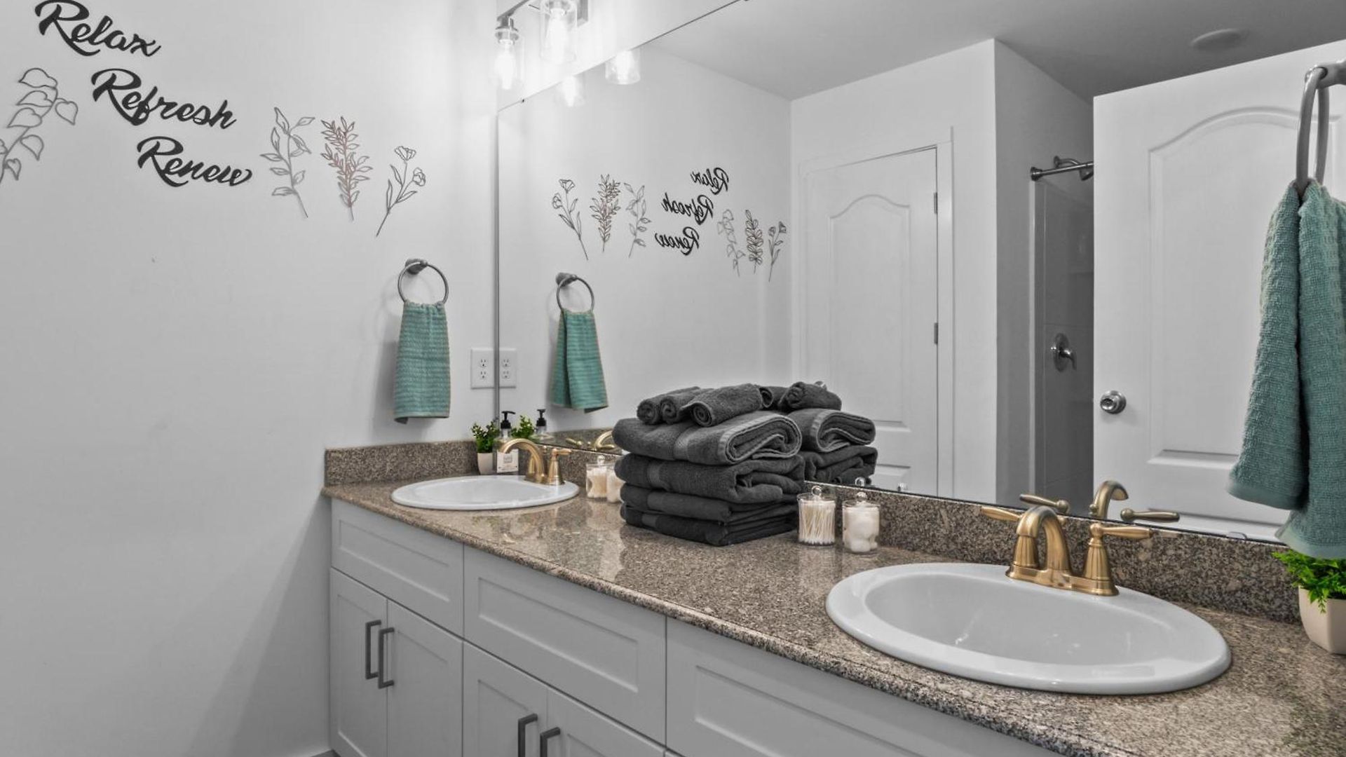 Pet Friendly 3br House In *