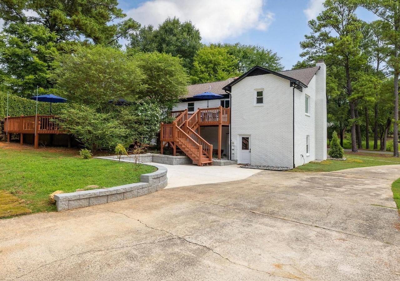 Newly Renovated-private Pool & Huge Deck