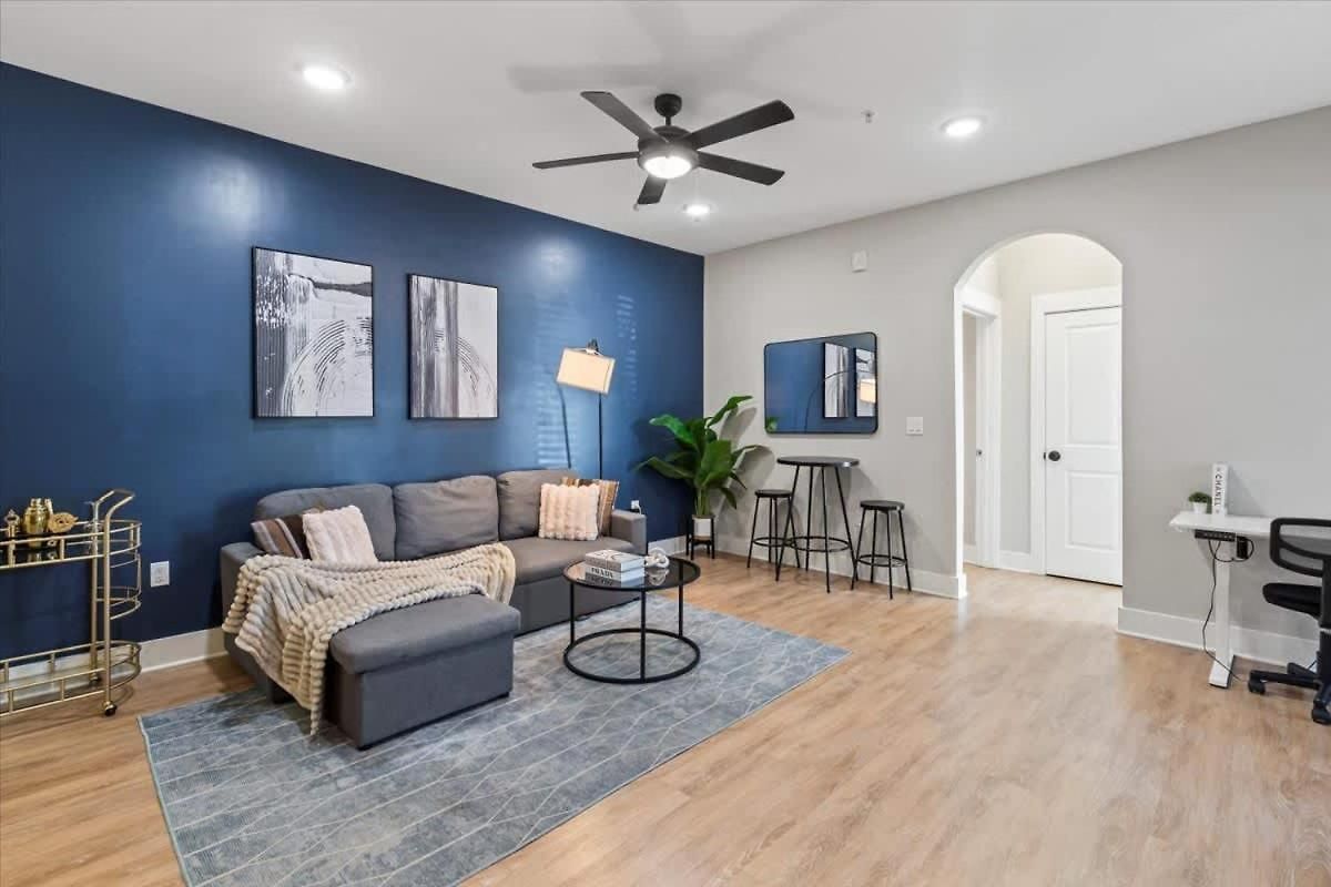 Luxe 1br In Waverly Apartment *