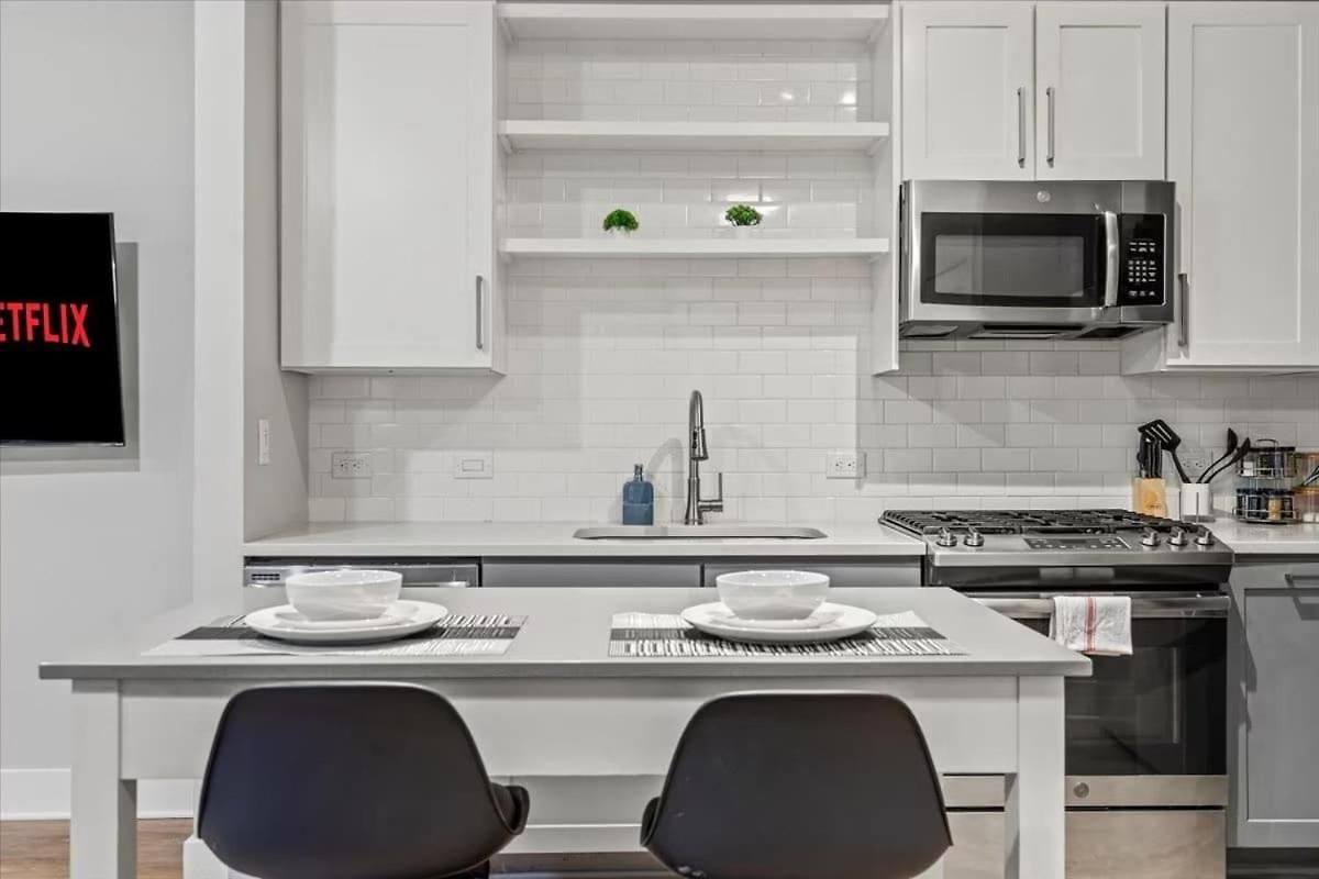 Luxe 1br In Waverly Apartment *