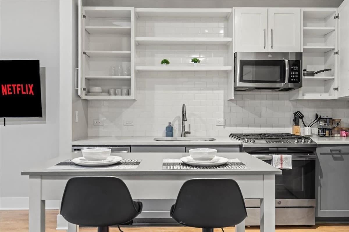 Luxe 1br In Waverly Apartment