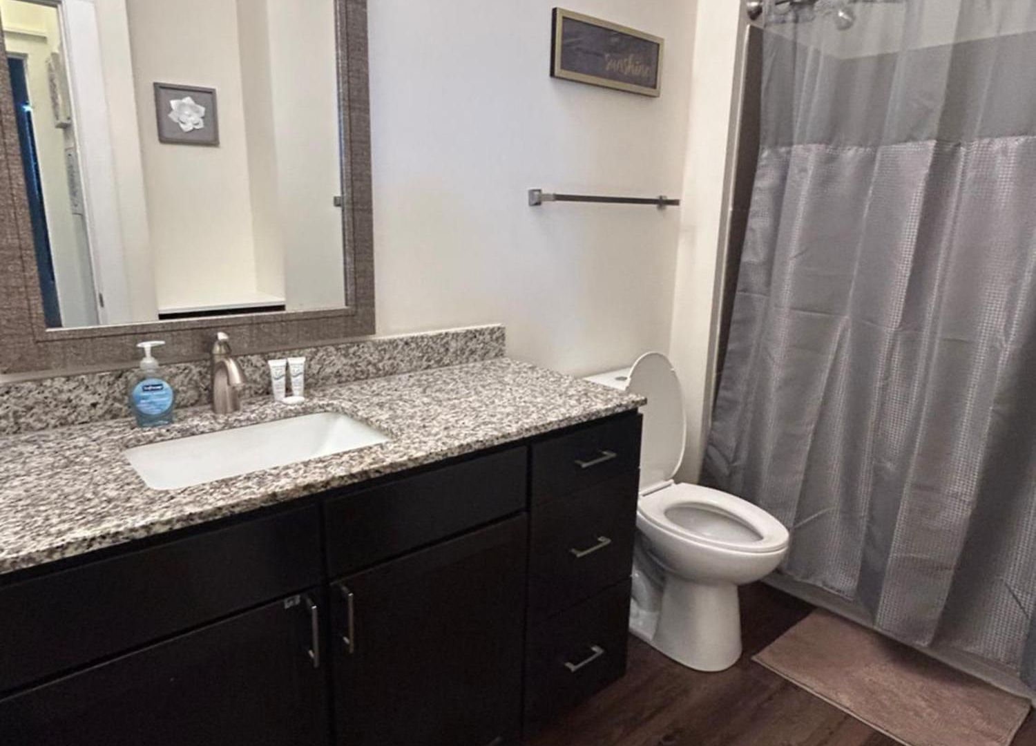 2 Bedroom Boutique In The Heart Of Apartment Charlotte
