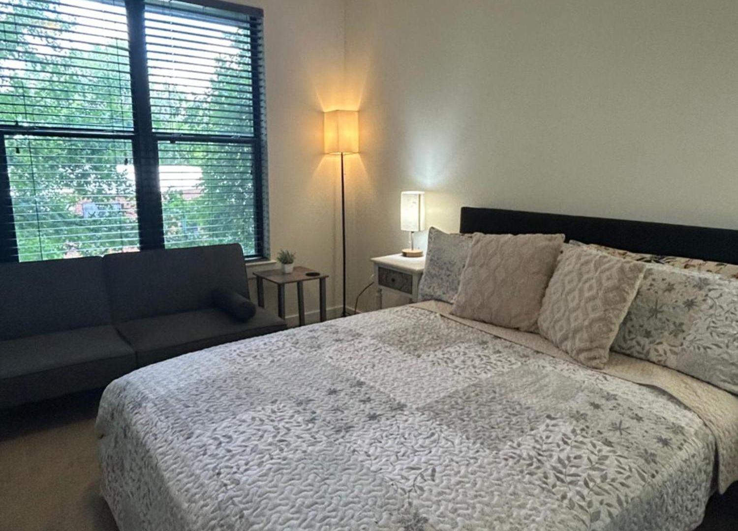 2 Bedroom Boutique In The Heart Of Apartment Charlotte