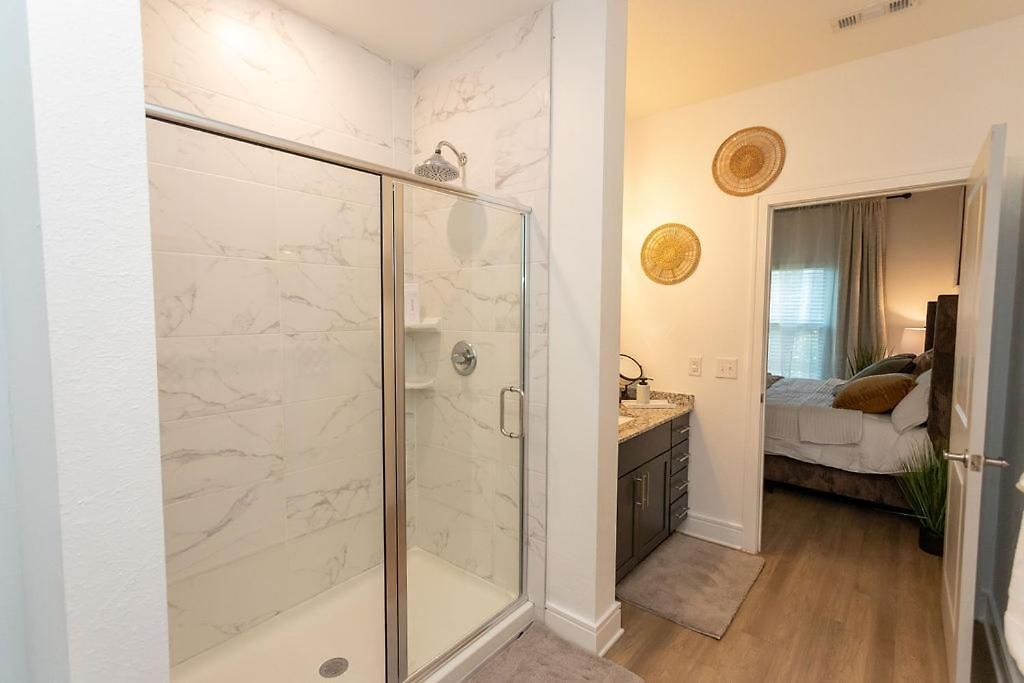 Apartment Beautiful In Concord With Swimming Pool And Gymn