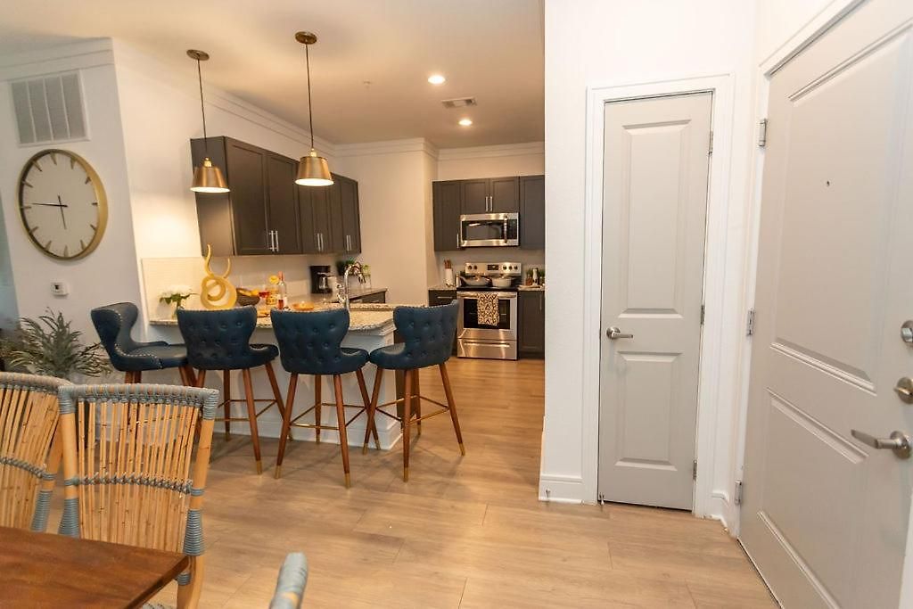 Beautiful In Concord With Swimming Pool And Gymn Apartment *