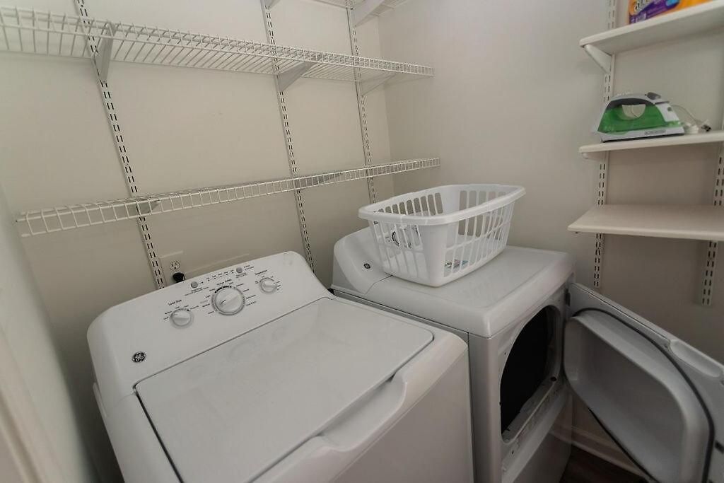 3 Bedroom House 10 Mins To Uptown *