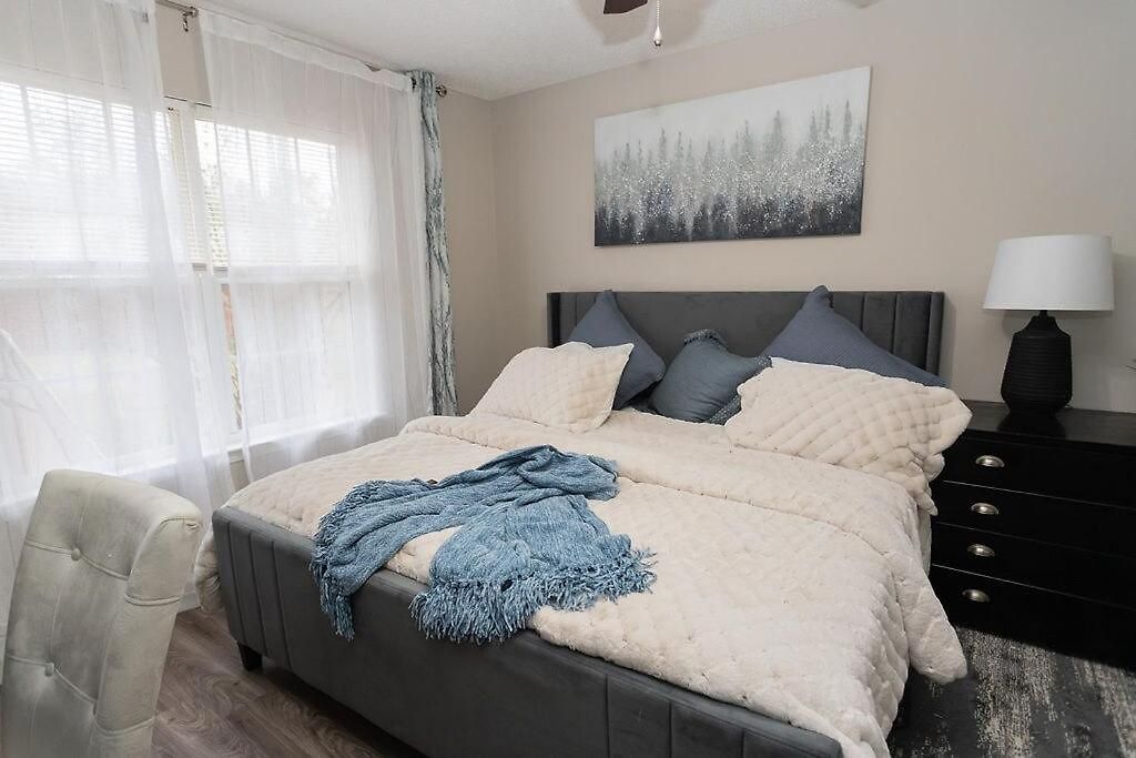 3 Bedroom House 10 Mins To Uptown *