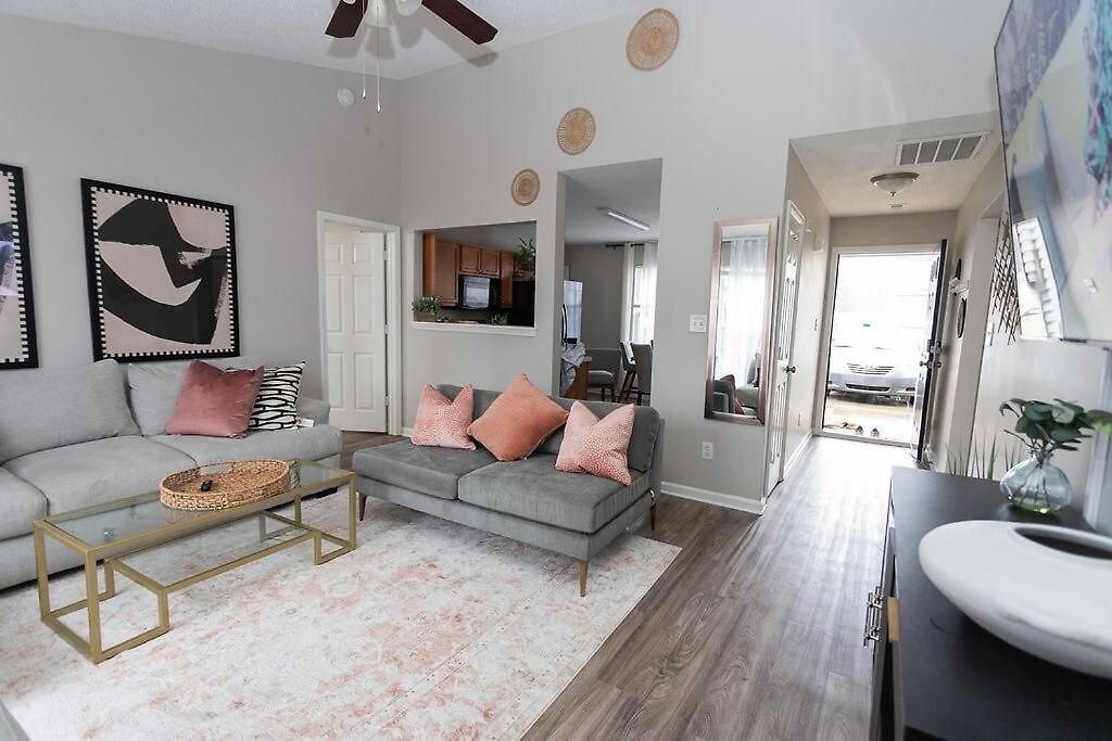 3 Bedroom House 10 Mins To Uptown *
