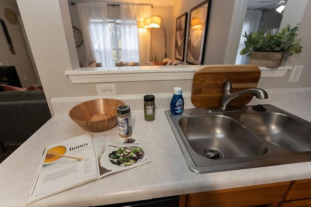 3 Bedroom House 10 Mins To Uptown *