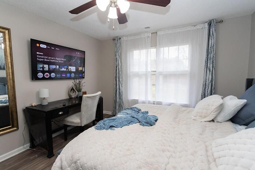 3 Bedroom House 10 Mins To Uptown Holiday home