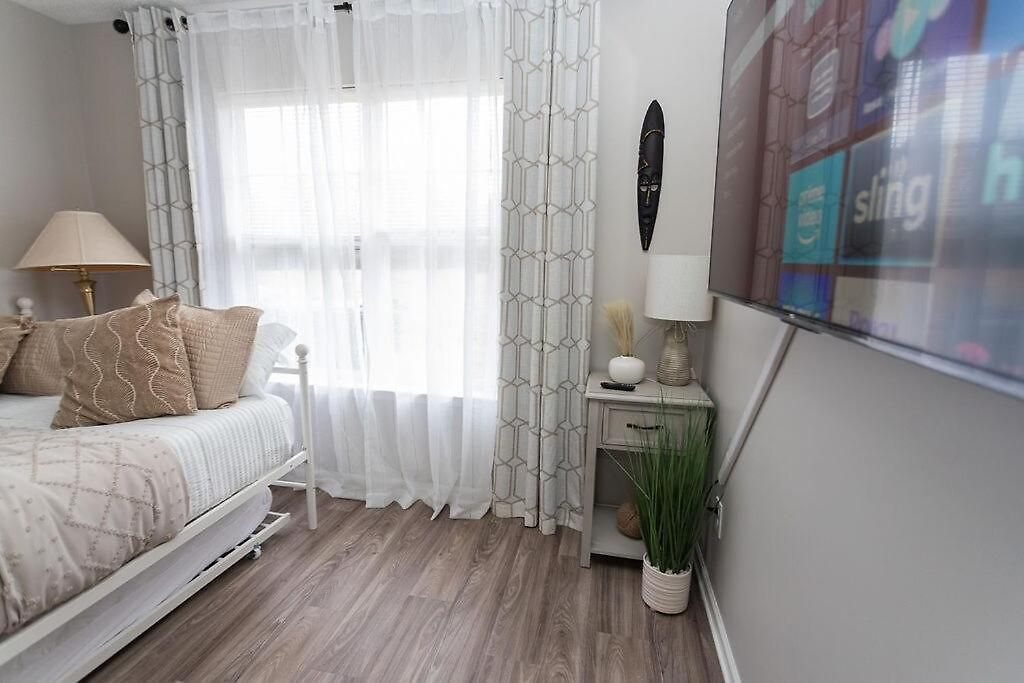 Holiday home 3 Bedroom House 10 Mins To Uptown