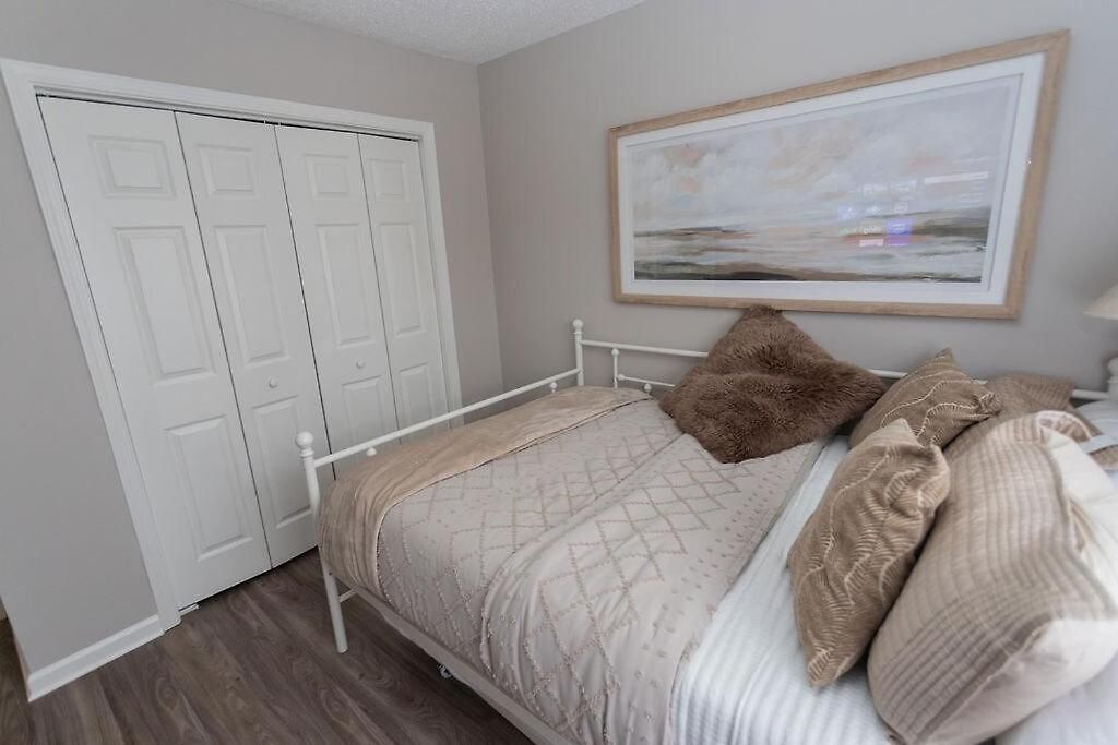 3 Bedroom House 10 Mins To Uptown Holiday home *