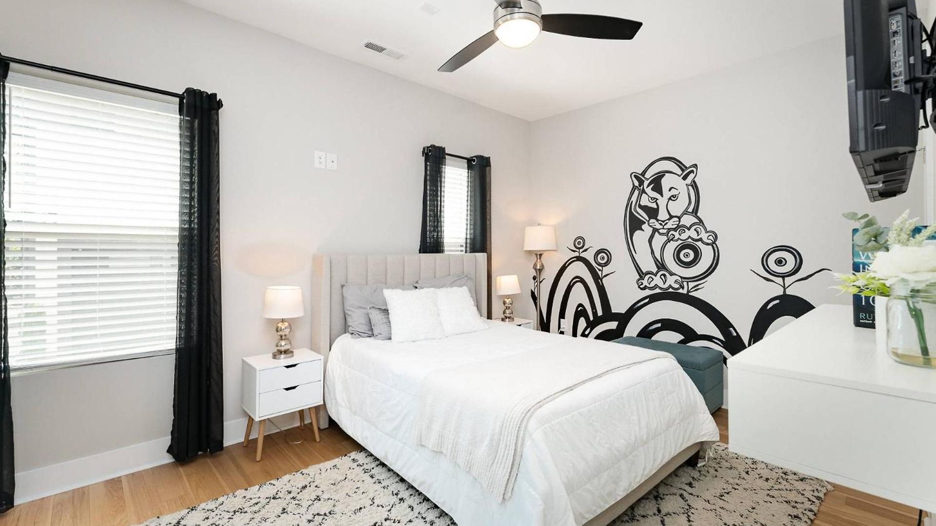 Queen City's Den Uptown * Charlotte