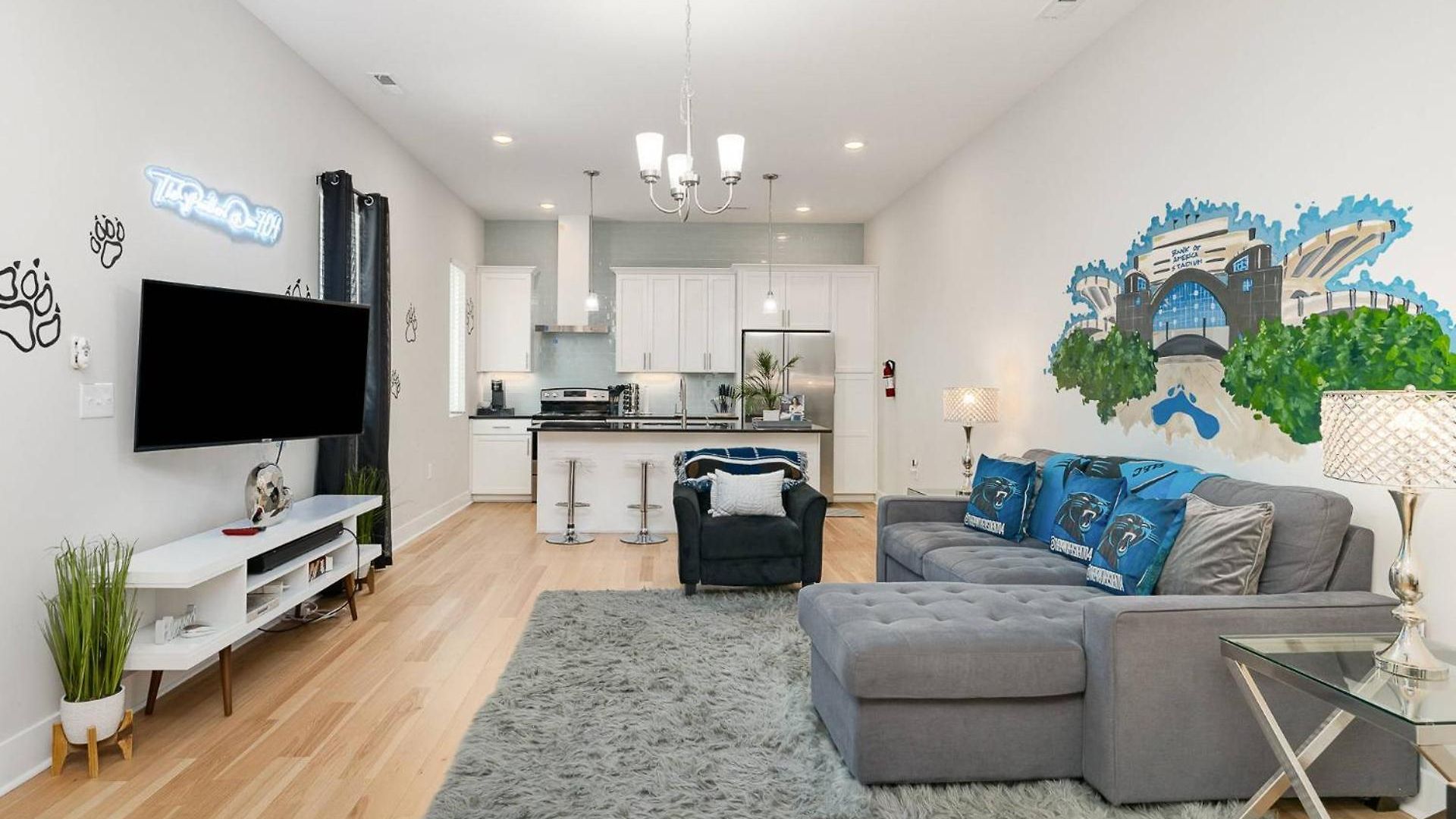 Queen City's Den Uptown Holiday home