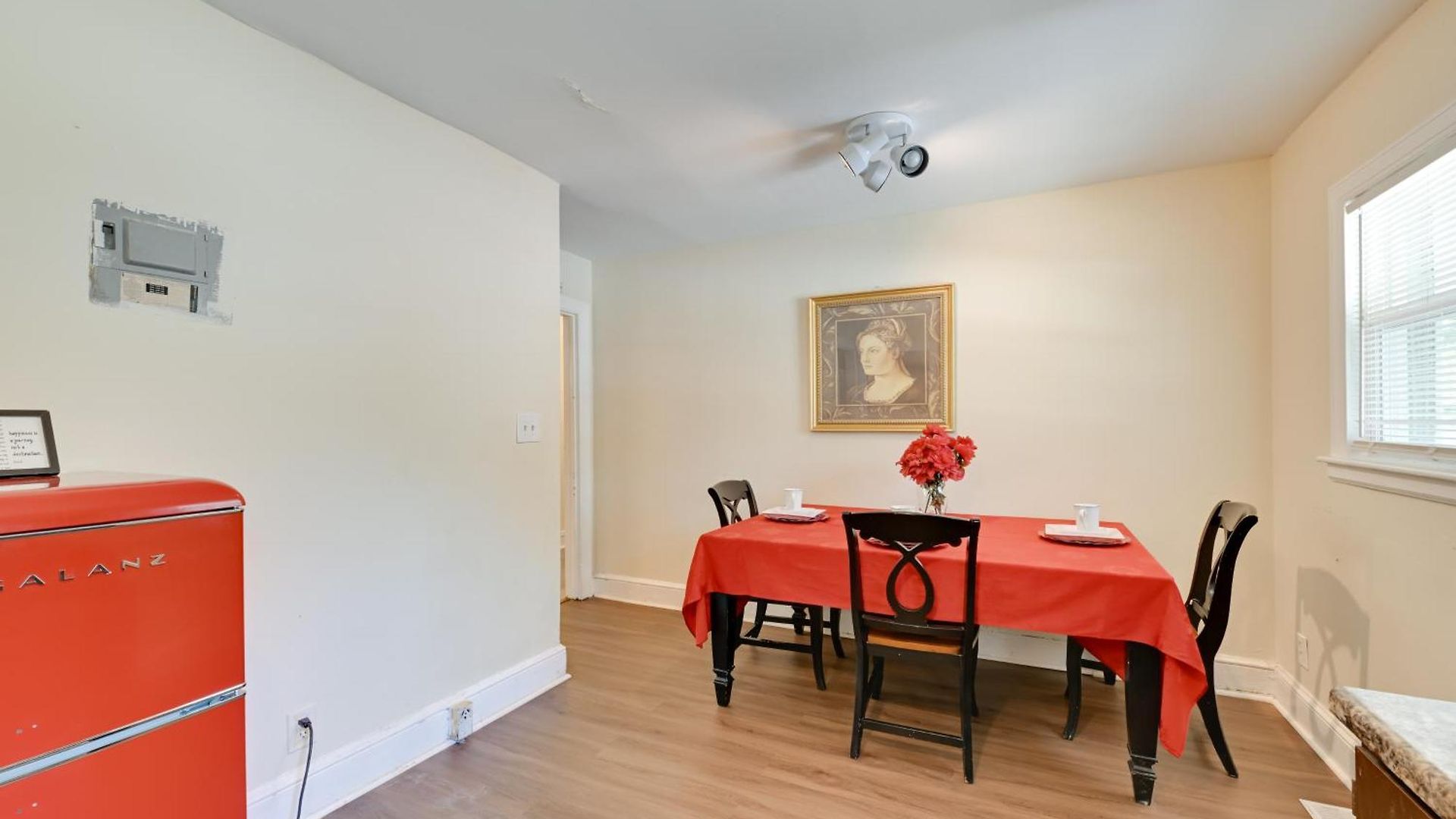 5 Mi To Uptown: Hideaway W/ Yard Holiday home