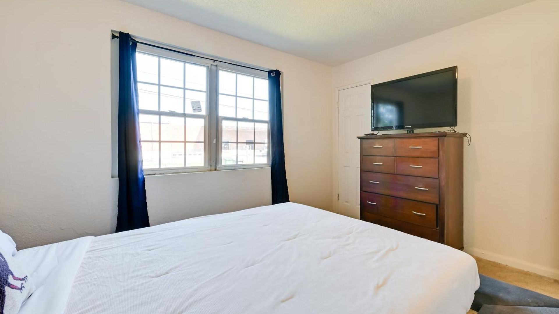 2 Mi To Center City: North End Holiday home