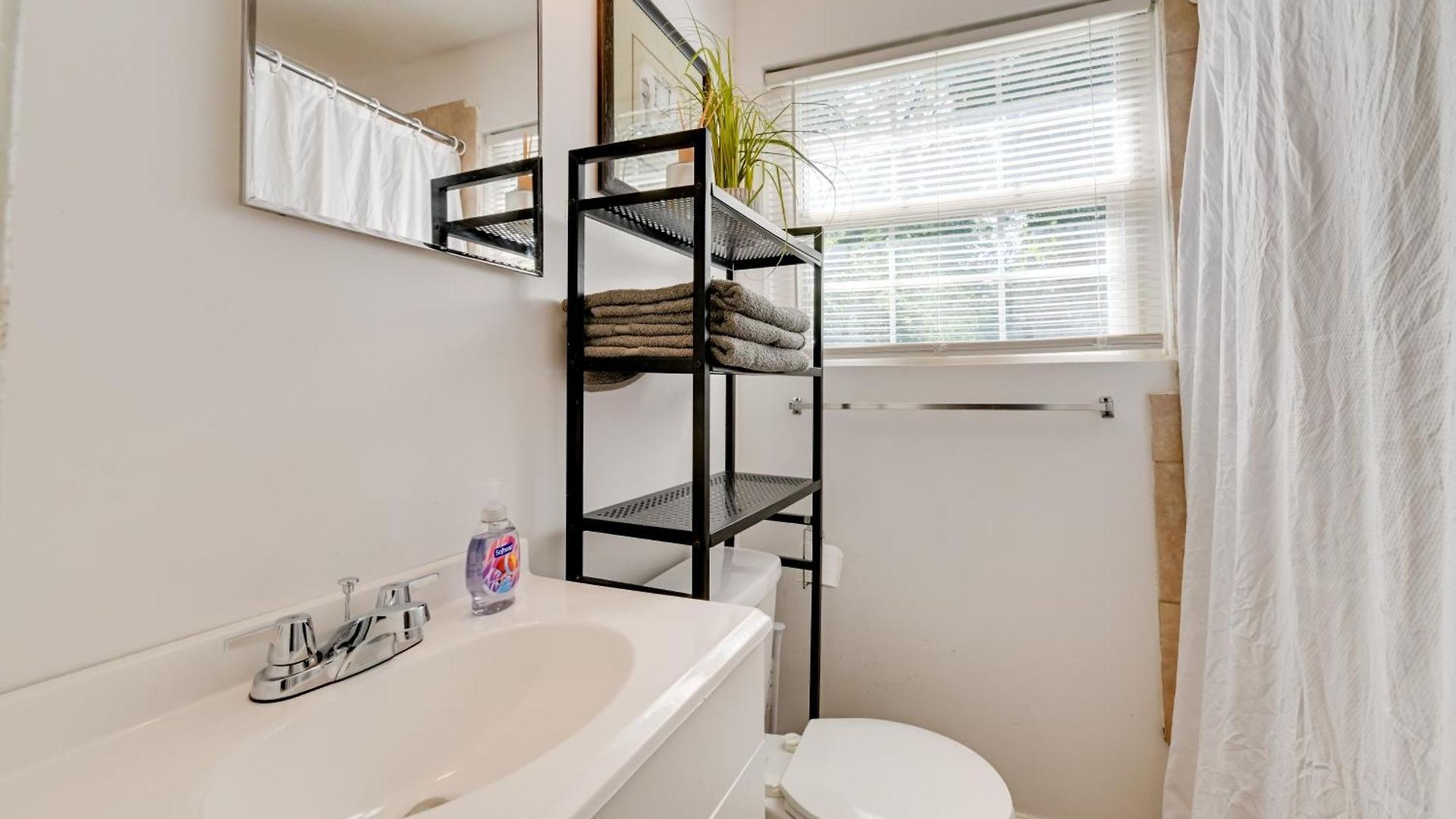2 Mi To Center City: North End Holiday home *