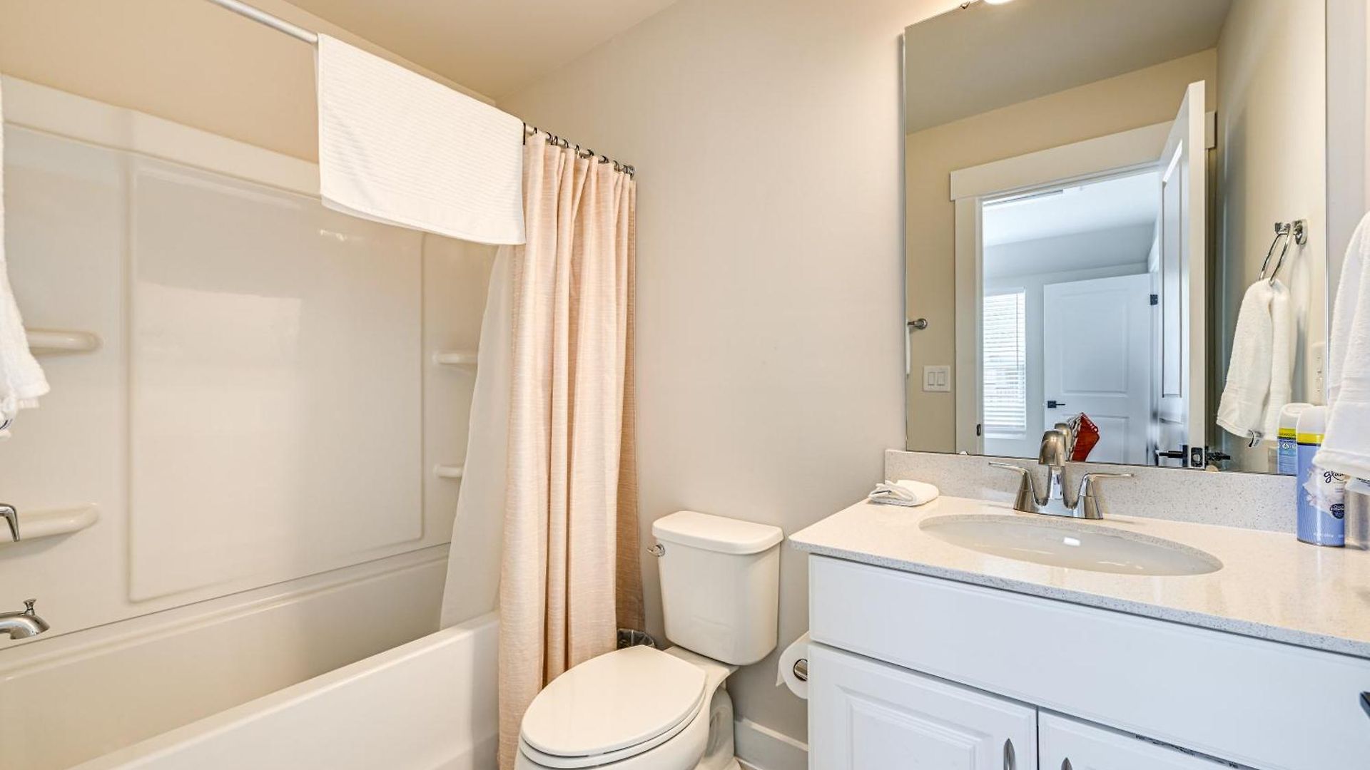 2 Mi To Dtwn Charlotte: Unit W/ Rooftop Deck! Holiday home